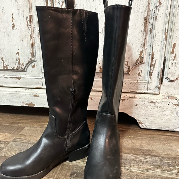 Black Boots - Picture 2 of 2